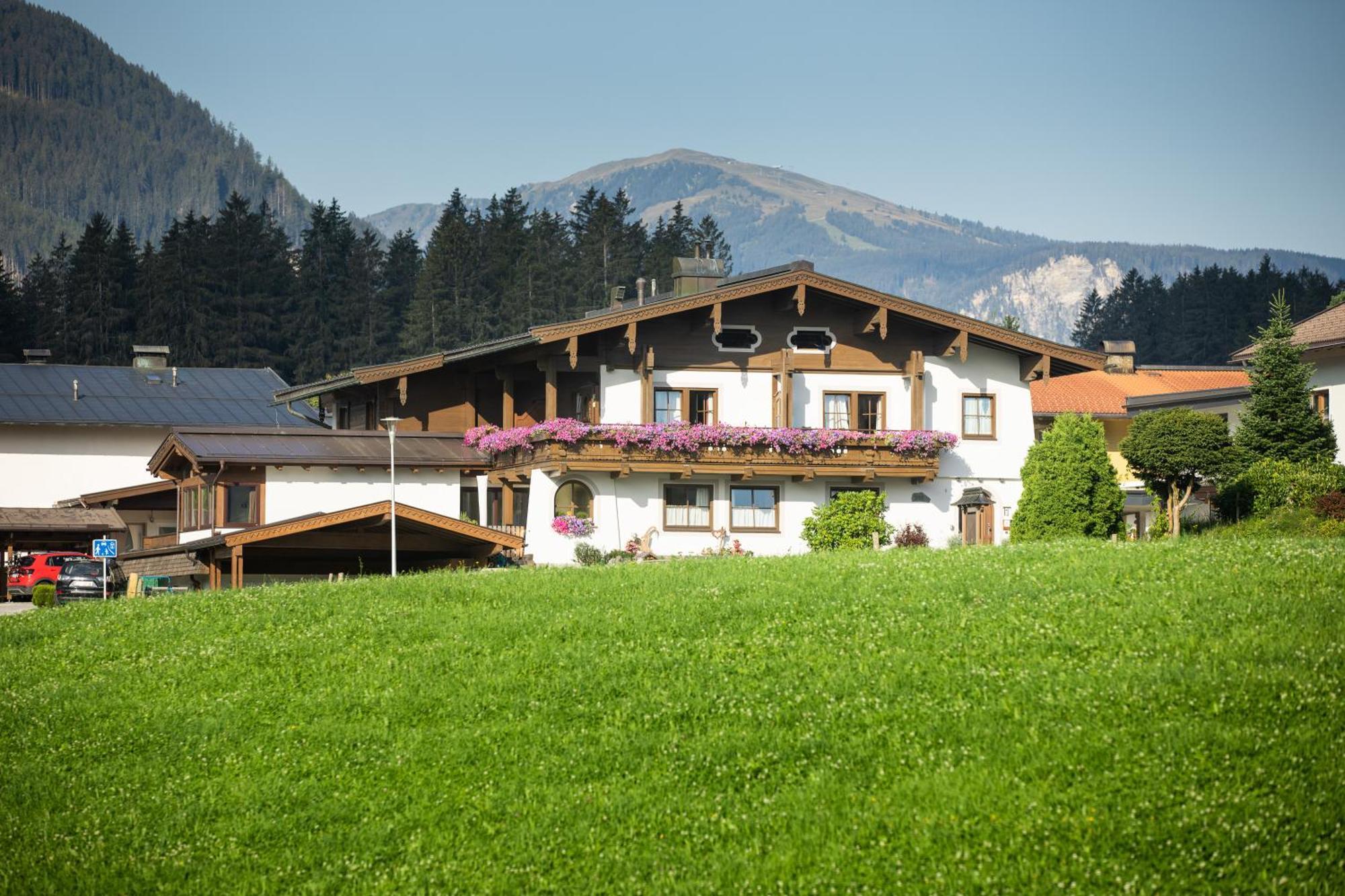 Gaestehaus Stotter Нойкірхен-ам-Гросфенедігер Екстер'єр фото